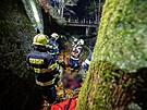 Cyklista v Pekle u Novho Msta nad Metuj sjel ze silnice a spadl k ece. (21....