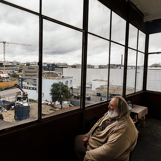 Rajchl byl p�edsedou pr�v� v dob�, kdy u� p�evody pozemk� vy�et�ovala policie.