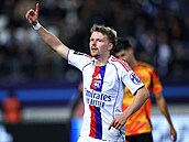 Pavel ulc slaví svoji branku do sít Paris FC.