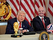 Americký prezident Donald Trump hovoí na tiskové konferenci k fotbalovému...
