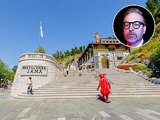 Vstup do jeskyn� Postojna ve Slovinsku. Jeskyn� je obvykle pova�ována za...