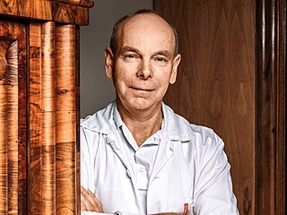 Mírné jaterní pokození na sob vtinou lovk nepozná. Obecn ale bývá...