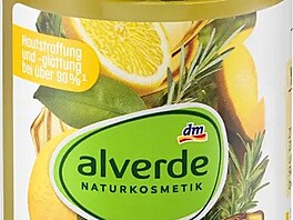 Jemná masá� t�lovými oleji, které jsou proti celulitid�, povzbudí poko�ku a...