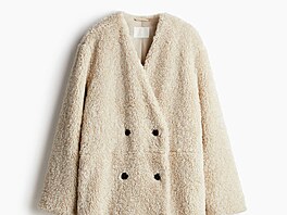 Extradlouhý kabát s otev�eným výst�ihem si p�ímo �íká o rolák nebo h�ejivou...