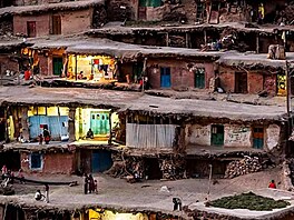 Zvlá�tní stavební kompozice, která trochu p�ipomíná stupn� amfiteátru, je...