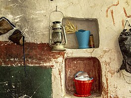 Vybavení domácností je prosté, moderní vymo�enosti si sem hledají cestu jen...