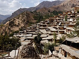 Domy z nepálených cihel � mazlavé hlíny smíchané se slámou, su�ené sluncem �...