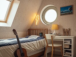 Nehospodárný a siln� zanedbaný d�m cht�li prom�nit v radostný a prosv�tlený...