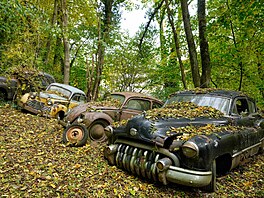 Vrakovi�t�, skládka nebo podivná silni�ní nehoda, která zamrzla v �ase? Co se...