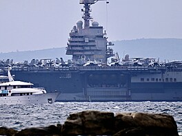 Nejv�t�í letadlová lo� sv�ta kotví v chorvatském Splitu. (21. �íjna 2025)