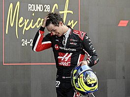 Usm�vavý Oliver Bearman po �ivotním závod� v Mexiku.