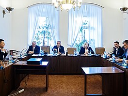 Jednání vyjednava�� ANO, SPD a Motorist� sob� o nové vlád� (29. �íjna)