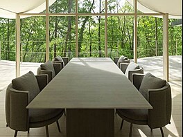 Jídelní kout se vyzna�uje nábytkem s m�kkými liniemi: malá k�esla Torii se...