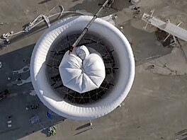 Za�ízení je vybaveno 12 generátory z nich� ka�dý nabízí výkon 100 kilowatt�.