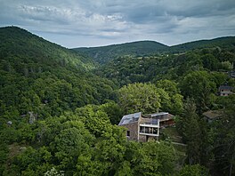 Pi hledání vhodného místa a objemu jsme respektovali klínovitý tvar pozemku,...