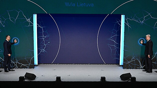 Prezidenti Polska a Litvy Karol Nawrocki a Gitanas Naus�da otev�eli zrekonstruovan� �sek d�lnice Via Baltica na polsko-litevsk�m pomez� v takzvan�m suvalsk�m koridoru. (20. ��jna 2025)