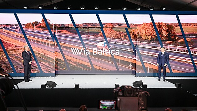 Prezidenti Polska a Litvy Karol Nawrocki a Gitanas Naus�da otev�eli zrekonstruovan� �sek d�lnice Via Baltica na polsko-litevsk�m pomez� v takzvan�m suvalsk�m koridoru. (20. ��jna 2025)