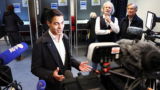 L�dr D66 Rob Jetten odhlasoval v Haagu. (29. ��jna 2025)