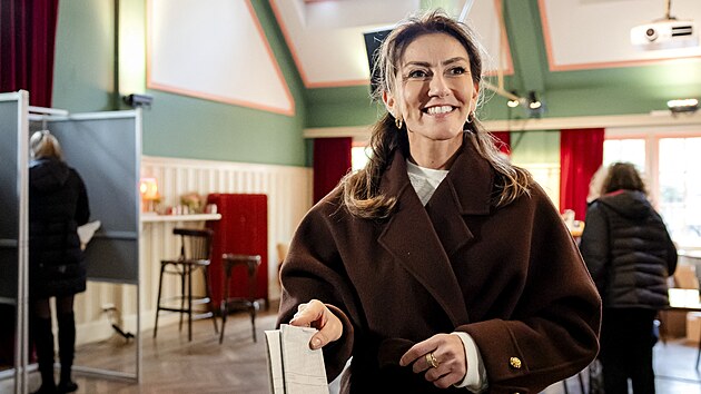 L�dryn� VVD Dilan Yesilg�zov� vol� v Amsterdamu. (29. ��jna 2025)