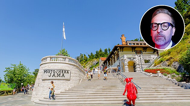 Vstup do jeskyn� Postojna ve Slovinsku. Jeskyn� je obvykle pova�ována za...