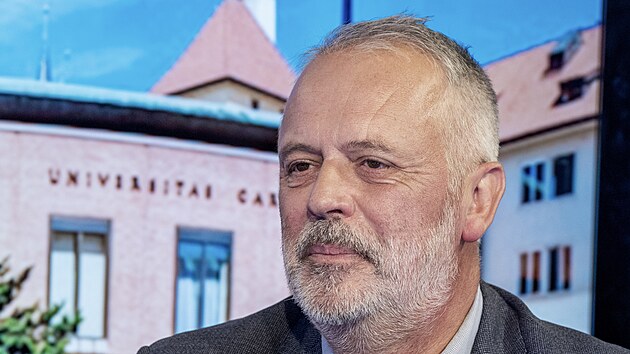 Hosty po�adu Rozst�el jsou prof. Ji�� Zima, prof. Ladislav Kri�toufek, st�vaj�c� rektorka UK  Milena Kr�l��kov�, prof. Franti�ek Zah�lka a prof. Martin Mihaljevi� (na sn�mku).