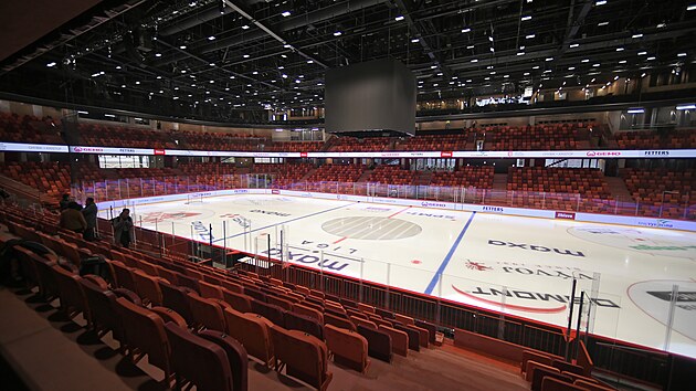 Kapacita Hor�ck� ar�ny v Jihlav� je pro hokejov� utk�n� 5 581 div�k�. �vodn� z�pas v�ak byl omezen pouze pro majitele permanentek a tak ho sledovalo jen 2416 div�k�. Pln� kapacita bude k dispozici a� od 1. listopadu.