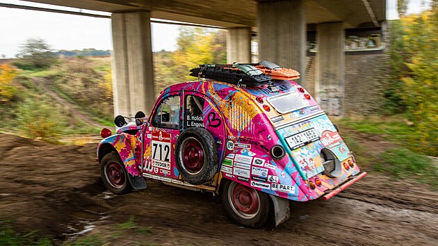 Citron 2CV Sahara 4x4 esk posdky Barbora Holick - Lucie Engov, kter s nm ve svm tmu Duckar jely Dakar Classic v roce 2025.