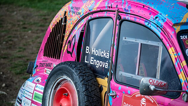Citron 2CV Sahara 4x4 esk posdky Barbora Holick - Lucie Engov, kter s nm ve svm tmu Duckar jely Dakar Classic v roce 2025.