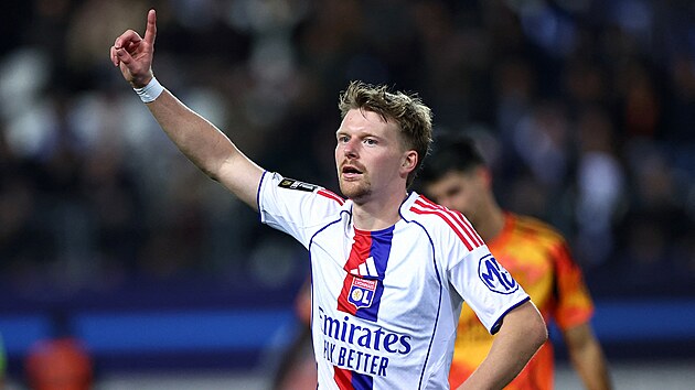 Pavel �ulc slaví svoji branku do sít� Paris FC.
