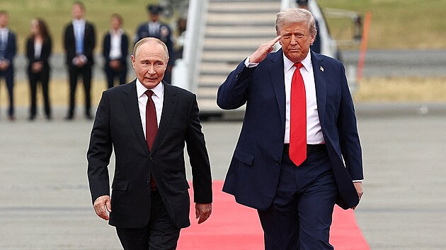 Americk� prezident Trump p�iv�tal rusk�ho prezidenta Putina na leti�ti na Alja�ce. (15. srpna 2025)