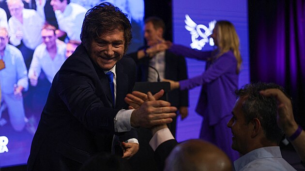 Argentinsk� prezident Javier Milei zdrav� dav po v�t�zstv� sv� strany La Libertad Avanza v parlamentn�ch volb�ch, kter� jsou pova�ov�ny za kl��ov� pro jeho vl�du. V�sledek p�i�el kr�tce pot�, co americk� prezident Donald Trump varoval, �e budouc� podpora USA bude z�viset na �sp�chu Mileiho strany. (26. ��jna 2025)