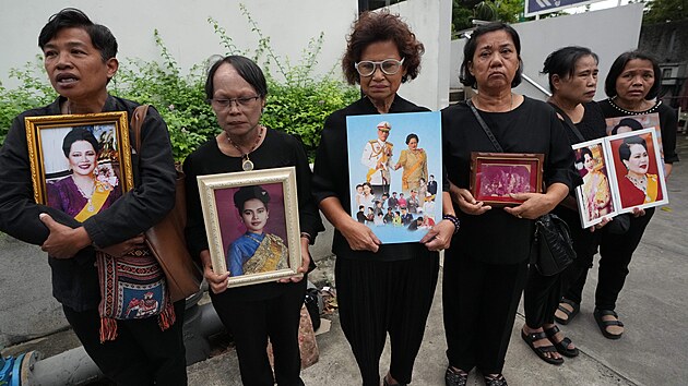 Ve v�ku 93 let zem�ela thajsk� kr�lovna matka Sikirit, kter� byla man�elkou nejd�le vl�dnouc�ho panovn�ka sv�ta Pch�mipchona Adund�ta. (25. ��jna 2025)