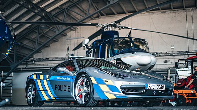 Policie m� nov� p��r�stek do vozov�ho parku. Zabaven� ferrari bude nov� slou�it st�tu.