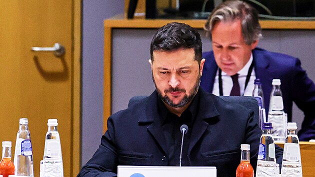 Ukrajinsk� prezident Volodymyr Zelenskyj na summitu EU. (23. ��jna 2025)