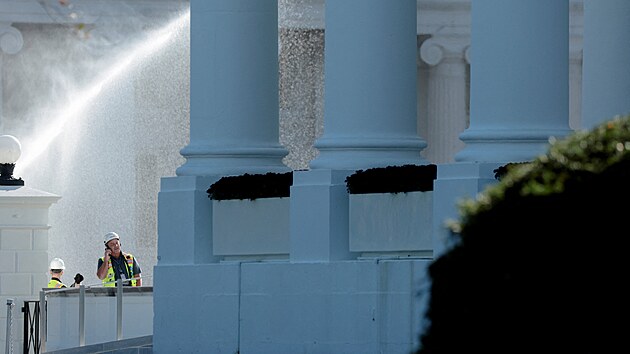 Demolice v�chodn�ho k��dla B�l�ho domu pokra�uje, aby se uvolnilo m�sto pro nov� tane�n� s�l. (23. ��jna 2025)