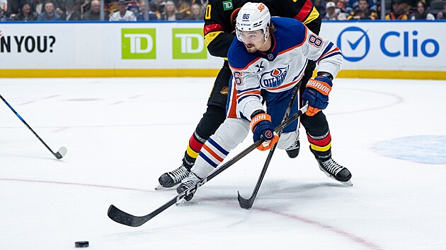 David Tom�ek br�n�n� Victorem Mancinim.