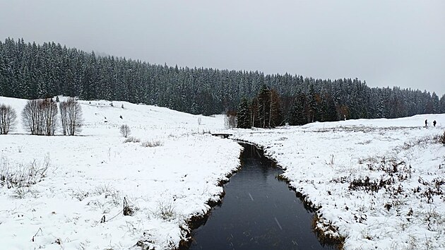 Rekordní říjnový sníh. Aspoň 20 centimetrů je na Šumavě, Jeseníkách i Krkonoších