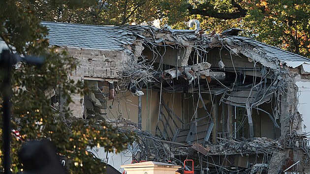 M�sto v�chodn�ho k��dla B�l�ho domu se stav� tane�n� s�l navr�en� americk�m prezidentem Donaldem Trumpem. (21. ��jna 2025)