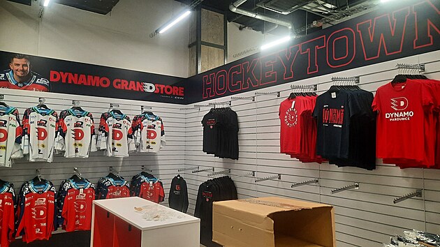 Obchodn centrum Grand v Pardubicch se po tm dvoulet rekonstrukci oteve veejnosti. (23. jna 2025)