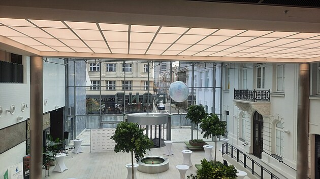 Obchodn centrum Grand v Pardubicch se po tm dvoulet rekonstrukci oteve veejnosti. (23. jna 2025)