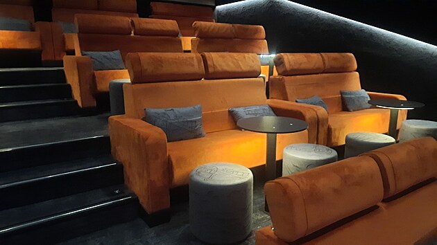 Obchodn centrum Grand v Pardubicch se po tm dvoulet rekonstrukci oteve veejnosti. (23. jna 2025)