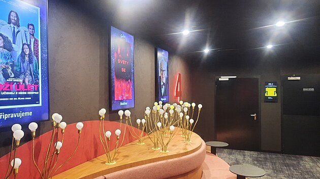 Obchodn centrum Grand v Pardubicch se po tm dvoulet rekonstrukci oteve veejnosti. (23. jna 2025)