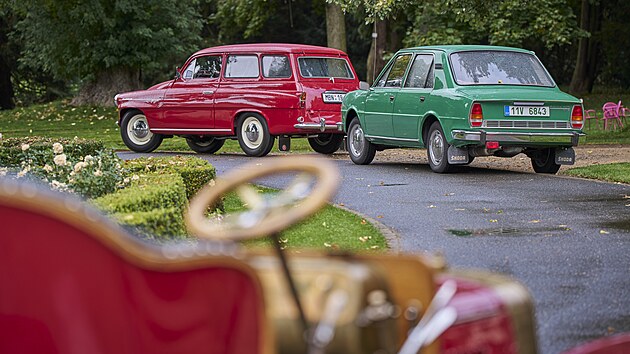 koda Octavia Combi (19611971) a koda 120 GLS (19761990). spn kombi a sedan, kter pedstavoval uritou z nouze cnost.