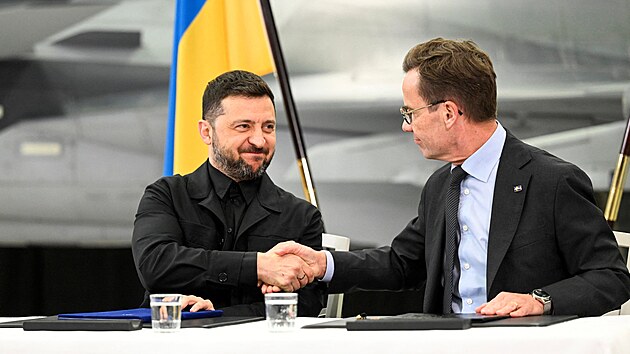 Setk�n� ukrajinsk�ho prezidenta Volodymyra Zelensk�ho a �v�dsk�ho premi�ra Ulfa Kristerssona v Link�pingu (22. ��jna 2025)