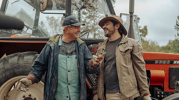 Pan Kavka m svatou trplivost a se svmi stroji Vojtovi nejen hodn pomh, ale pust ho i za volant. Lep sousedy si nemohl pt.