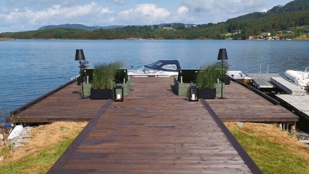 Molo s pehldkovou lvkou dostalo nov ntr i dv velk polohovac lehtka.