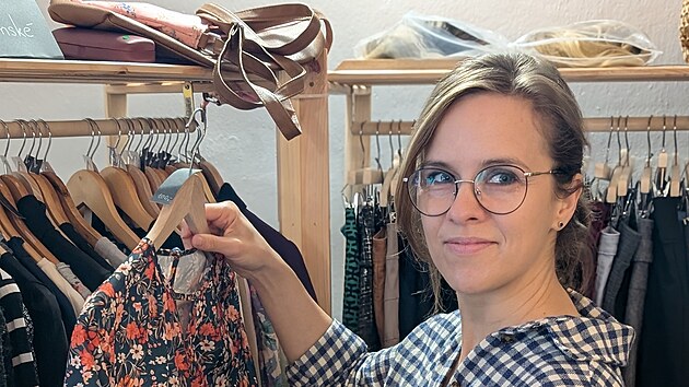 Dobrovolníci loni odpracovali 95 tisíc plných úvazků. Kdyby se ty hodiny přepočetly na peníze, hodilo by to přibližně 34 miliard korun. Lidi, kteří pracují bez nároku na mzdu, potkáte téměř všude – v nemocnicích a sociálních ústavech, zvířecích útulcích, na sportovištích a v tělovýchovných oddílech, dětských skupinách či zájmových kroužcích. Makají ochotně a zadarmo na nejrůznějších místech.