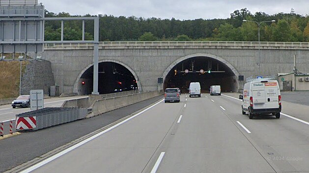 Pražský okruh o víkendu uzavře revize Komořanského tunelu, prověří technologie