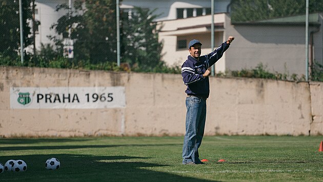 �t�st��ku naproti. Oneplay p�edstavilo nov� seri�l inspirovan� na�� nejv�t�� fotbalovou kauzou.