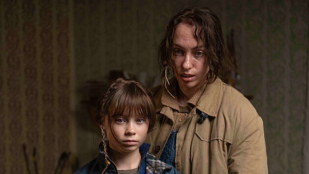 Valent�na Be�kov� a Elizaveta Maximov� ve filmu M�ma (2025)